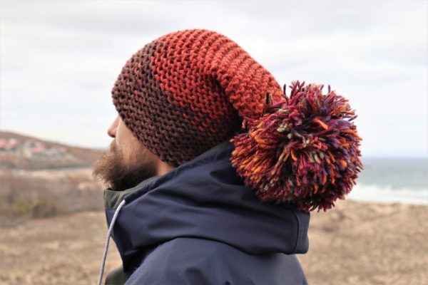 плетена зимна шапка